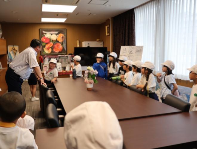 播磨小学校が役場見学