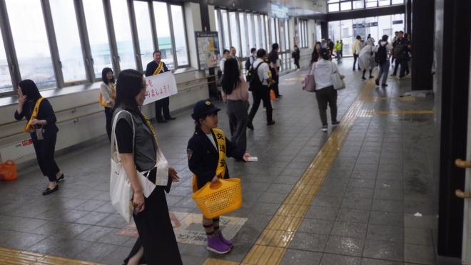 秋の交通安全街頭啓発（土山駅）