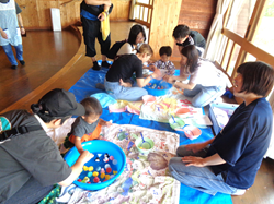 おさかなつりを楽しむようす