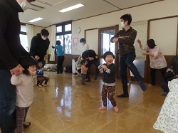 パパとふれあい遊び楽しいよ