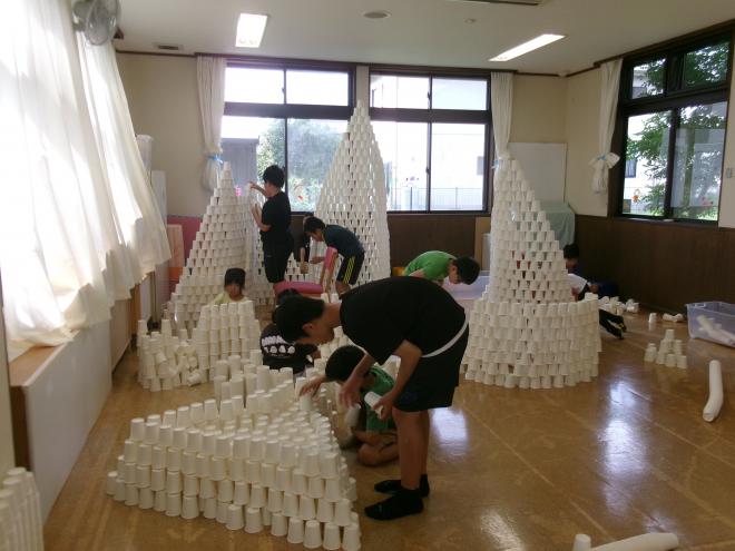 みんなで紙コップ造形アート