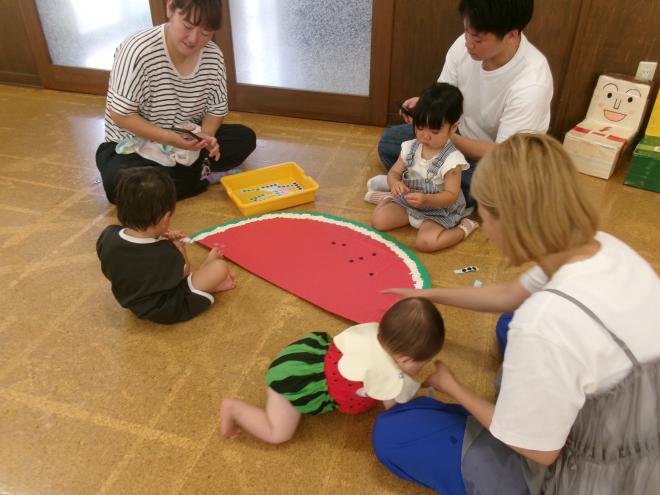 すいかのシールあそび