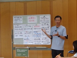 講師先生が話をしているようす