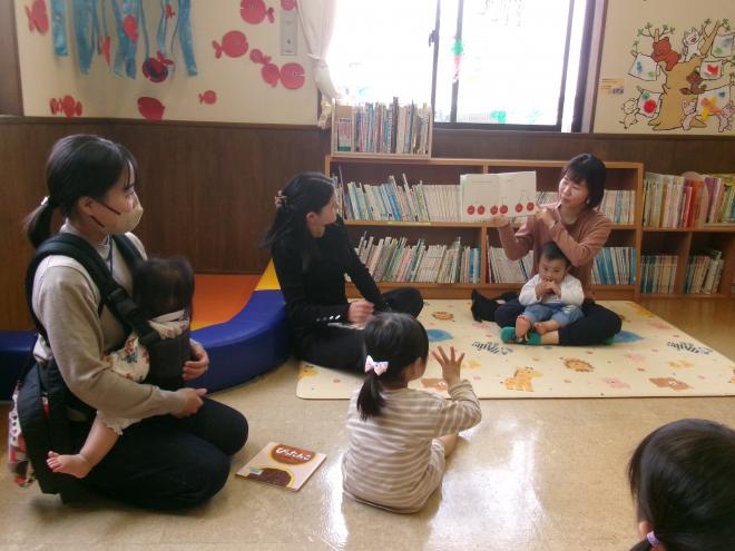 読み聞かせの様子