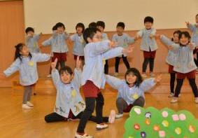 ぎろろんやまと10ぴきのかえる